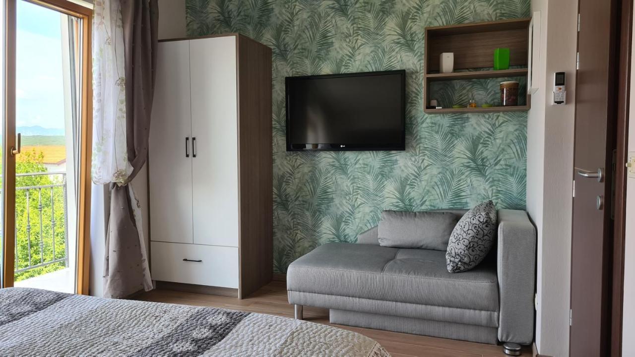 Villa Amalia Apartments Malinska Ngoại thất bức ảnh