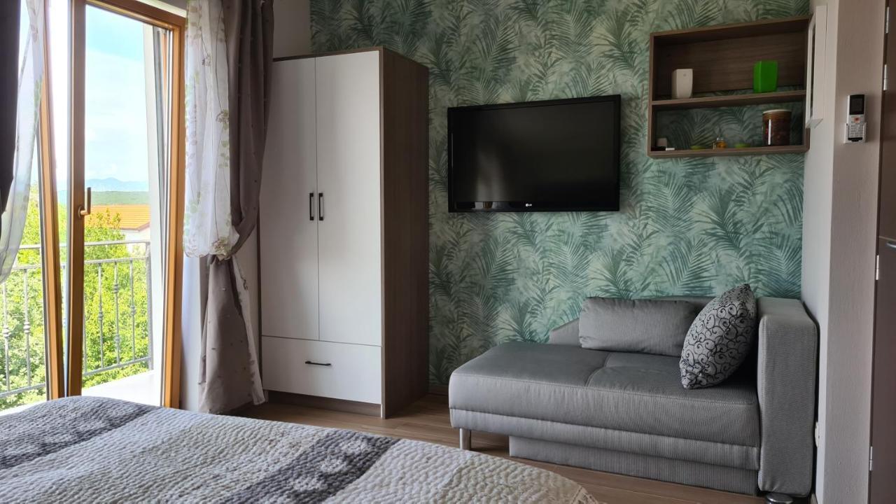 Villa Amalia Apartments Malinska Ngoại thất bức ảnh