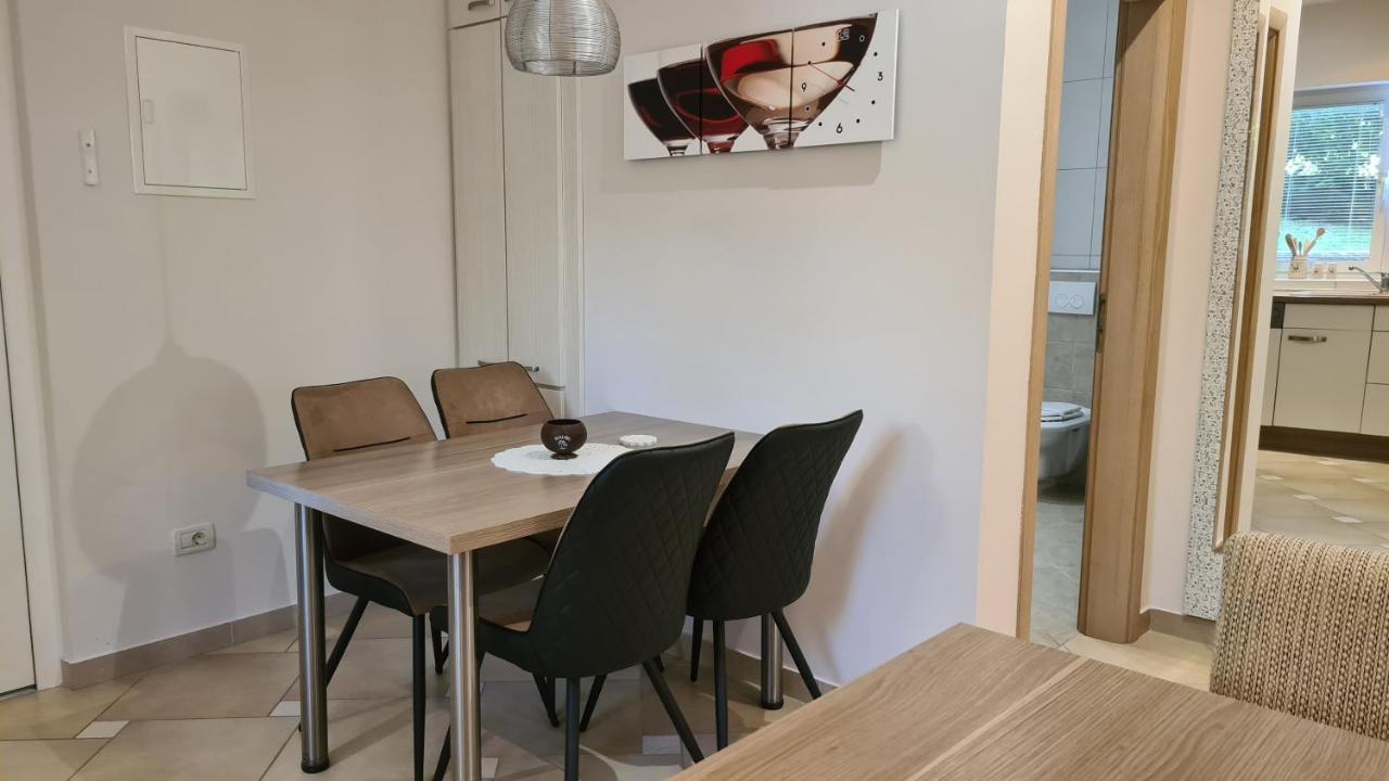 Villa Amalia Apartments Malinska Ngoại thất bức ảnh
